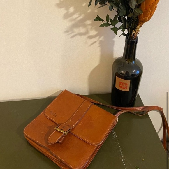 Vintage FURLA crossbody! - Picture 2 of 6